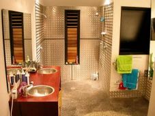 bathroom10 (11K)