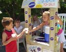 kids selling lemonade