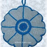 crocheted daisy potholder
