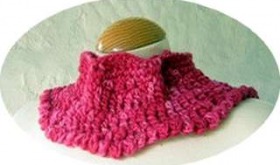 closeup of crocheted cowl pattern