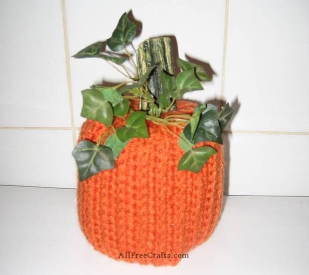 crocheted pumpkin toilet paper cover pattern